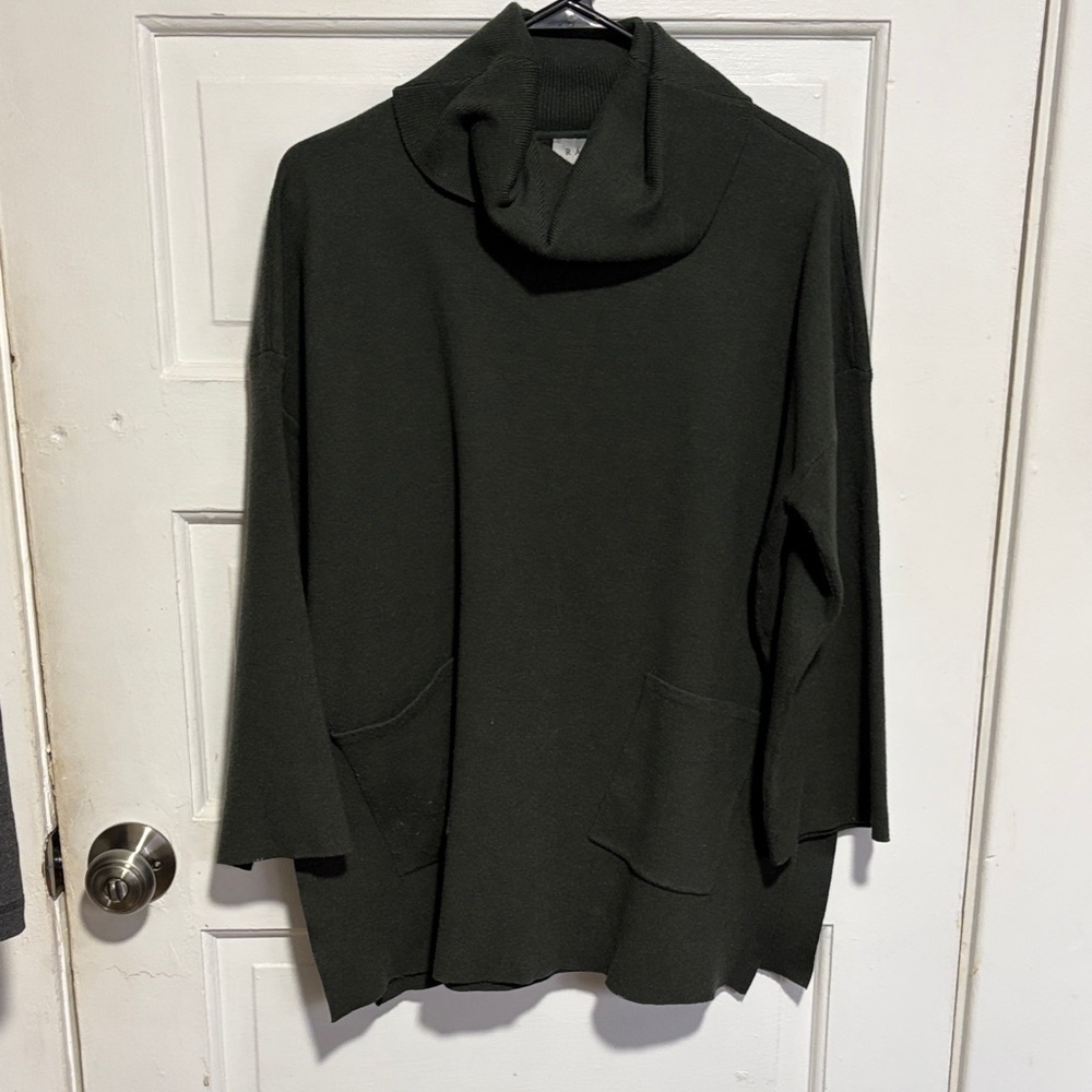 Elegant Dark Green Women's Turtleneck Sweater